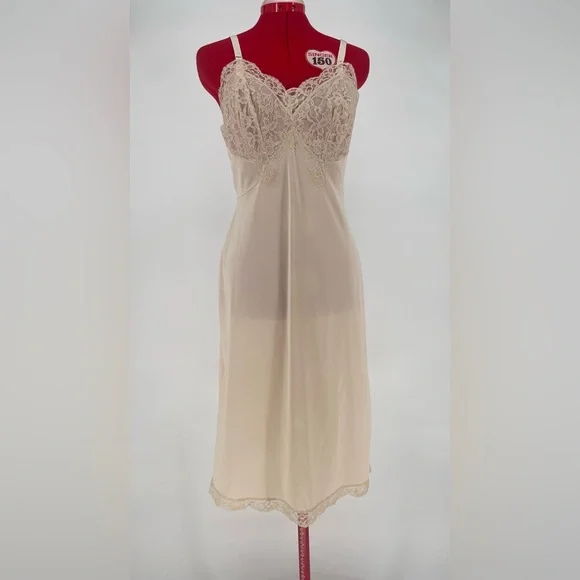 Gorgeous Artemis Mid Century Pale Nude Nylon Full Slip Lacey Bust Overlay - Picture 2 of 12